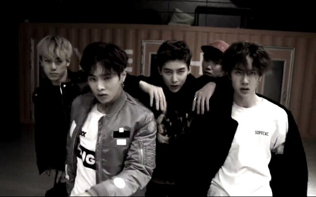 【uniq】周艺轩金圣柱李汶翰曹承衍王一博 帅炸手铐舞