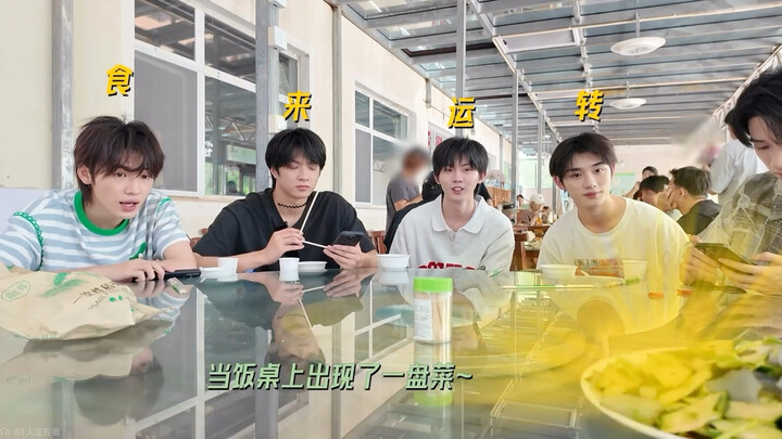 Làm một tập mukbang nhé, hahaha, bảy đứa trẻ rất gần gũi, chân chất