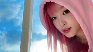 YENA Choi Ye Na - Tantangan menari AKMU "Love Lee".