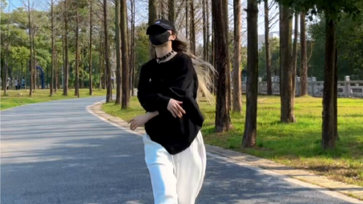 The breath of spring! Listening to Yixing's new song RB2U in the park~