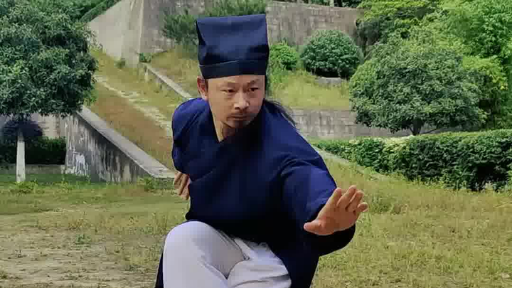 Taoist Master Chen Shixing demonstrates Wudang kung fu boxing, each punch generating a gust of wind.