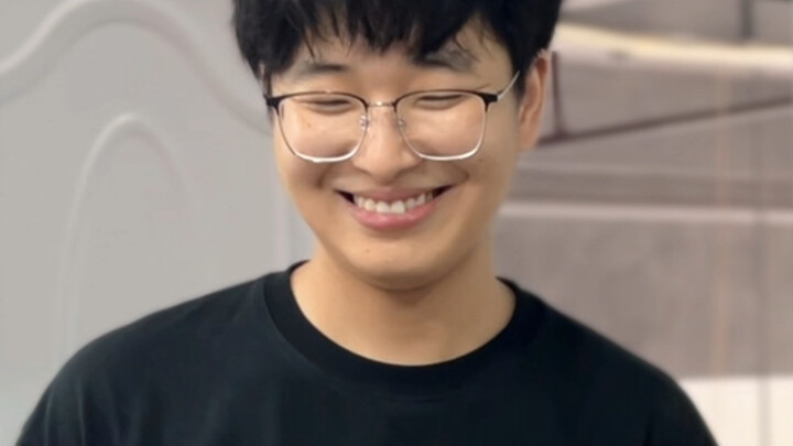 Apa yang dia takutkan cuma karena aku menyemprotkan penyegar udara?