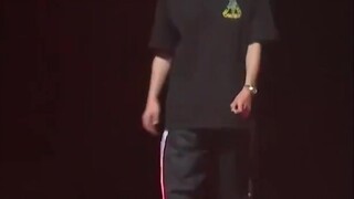 Wang Yibo dance rehearsal, strong sense of rhythm, precise stepping, so amazing