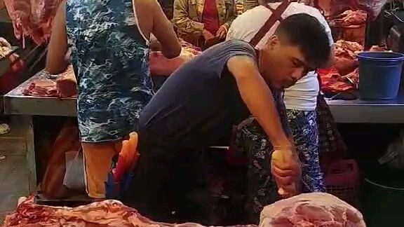 half Pork Carcass, deboning, primal cut.