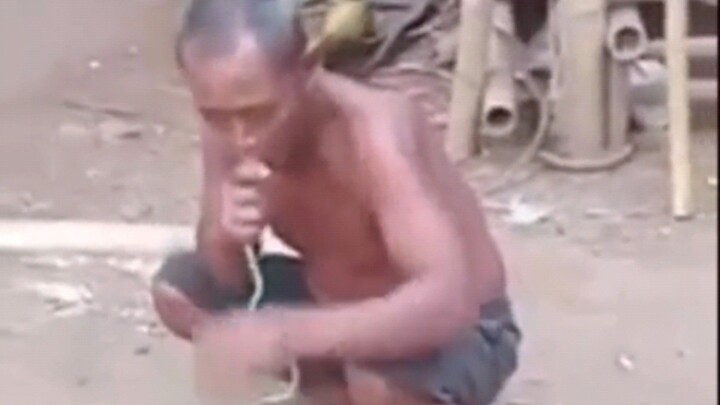 nghịch ngu tí lấy le với gái