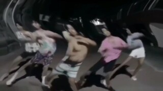 Đề nghị đổi thành: Mẹ khủng↗long↘