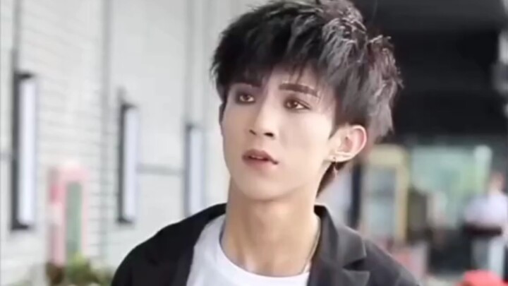 我是丁马，一个人迷的蛋坏