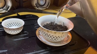 à? Bạn cùng phòng đã thú nhận với tôi?