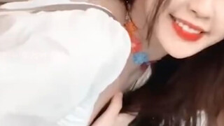 黄明昊：她像倪妮？？》