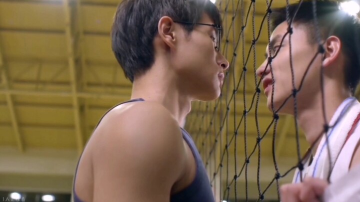 Taiwanese drama “Crossing the Line” iconic scene: a kiss across the screen