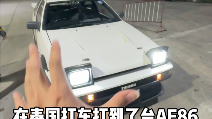 在泰国打车打到了台AE86，车主小哥太疯狂了