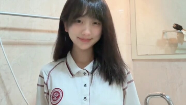 นักเรียนมัธยมต้น วัย 14 ปี (ตาหวานหยาด)