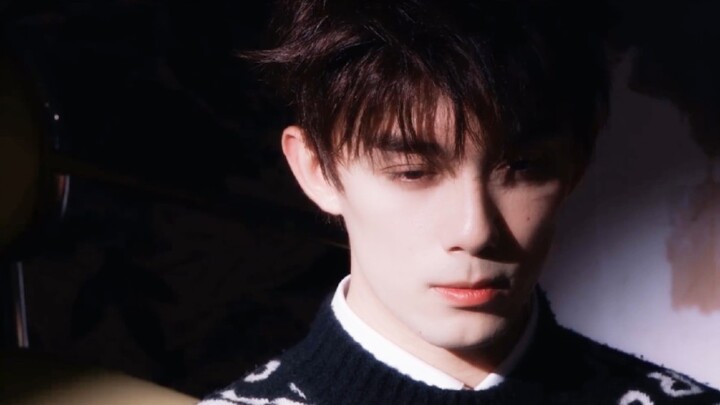 แม้ว่าผมยาวจะเป็นของปลอม แต่ความงามของ Wu Lei ก็มีจริง