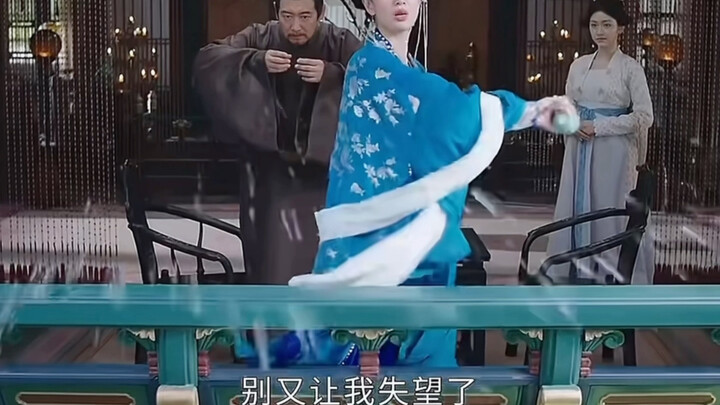 The Grand Princess, holding a cup that even Li Xiang finds too hot to touch, remains expressionless,