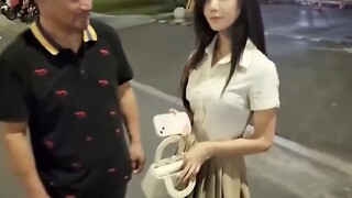 Wanita di sebelah kakak laki-laki dalam daftar pertemuan tatap muka membantu saya pada awalnya, teta