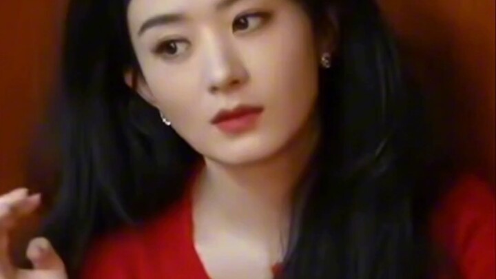 The moment Zhao Liying had all her hair taken down, she looked absolutely regal.