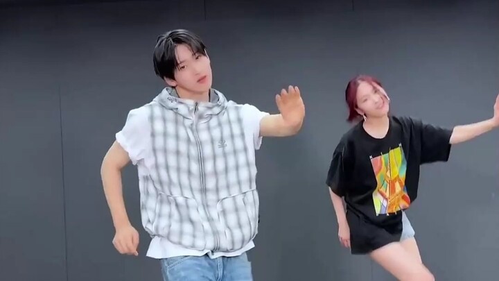 Thử thách nhảy hôm nay: SEVENTEEN + Shin Ryu-jin + LE SSERAFIM + Jo Mi-yeon + NMIXX + MINA + Red Vel