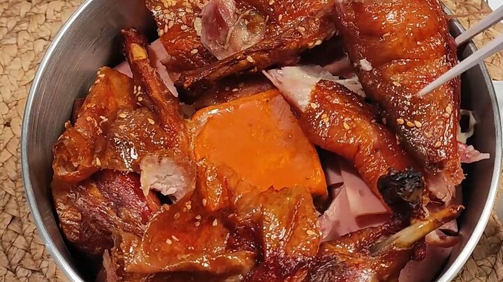 Roast duck for 18 yuan each by the roadside—would you dare to eat it?