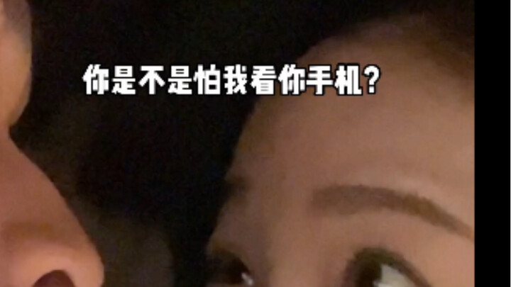 Khi ngủ mà ôm hay không ôm bạn gái đều là đường cùng cả thôi, hừ hừ