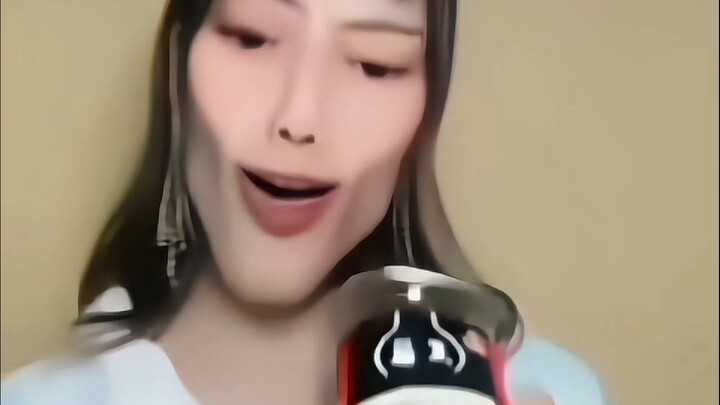 Pria tangguh makan bawang hitam