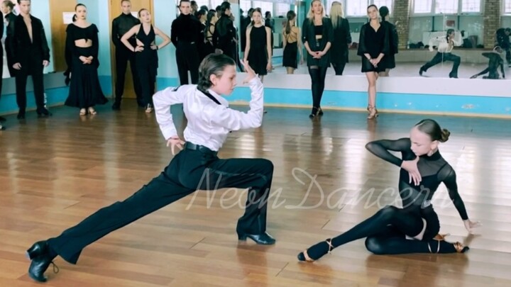 Two completely different people【Xiao Ming & Liza Rumba】