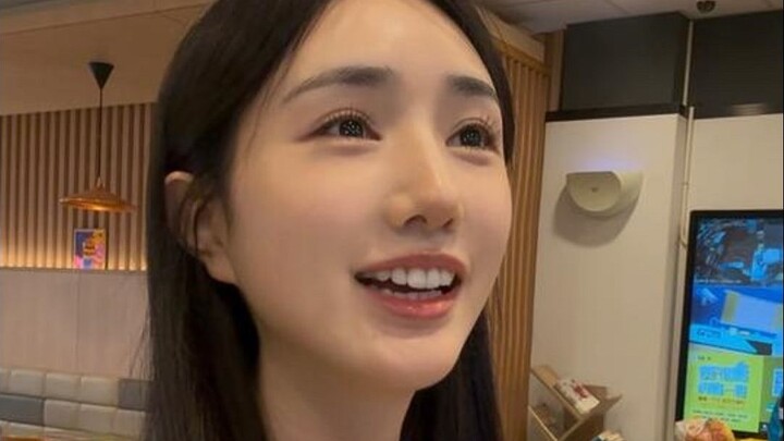 Orang Korea Beli Ayam Goreng di Shanghai, Ayam Goreng dan Cola di Shanghai Benar-Benar Ajaib!