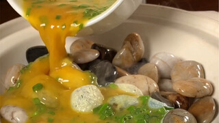 鸡蛋碰石头，现做的仪式感吸引眼球，不会更好吃只会更贵点