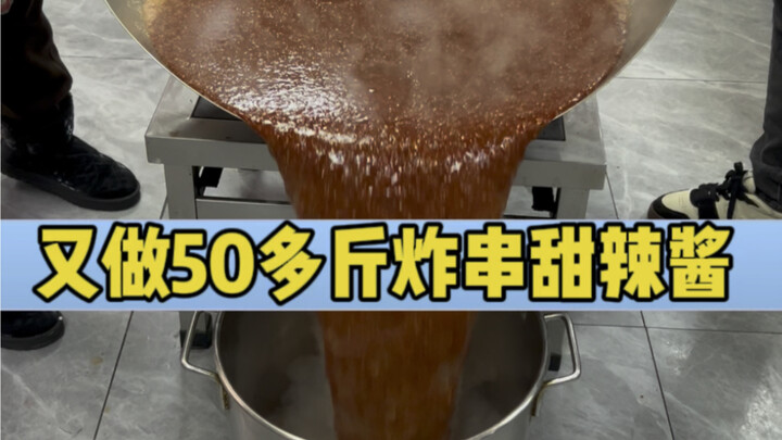 Làm thêm hơn 25 kg sốt ngọt cay cho xiên chiên