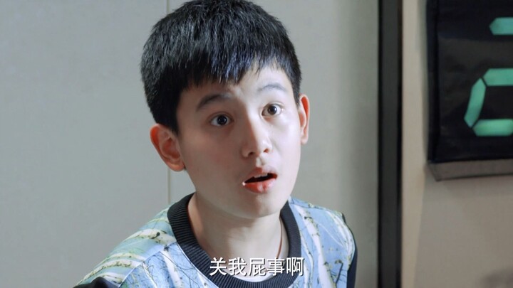 Đứa trẻ ngoan thế mà lại có cái miệng, nhiều lúc thật muốn nhốt nó cho câm luôn!