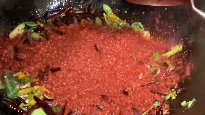 Spicy and numbing stir-fried knife-cut noodles—would you give them a try?