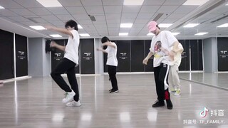 李飞请了这就是街舞的老师？！TF三代练习生舞蹈视频 诚不欺你 苏新皓跳舞太有力量感了！