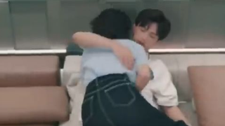 Untuk bertahan hidup, aku menirunya, dan dia perlahan-lahan jatuh cinta padaku..