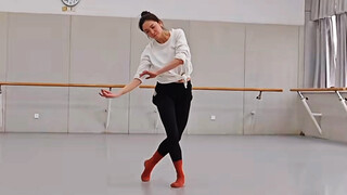 《鹊华秋色图》排练版，表演：唐诗逸，编导：胡岩，作曲：赵亮祺，服装：李昆。