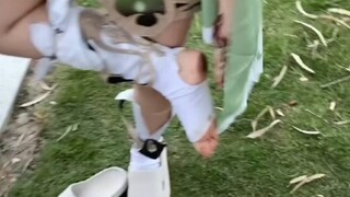 إن التقاط الصور حافي القدمين في الهواء الطلق أمر مدهش حقًا، ولكن عليك تحضير فرشاة مسبقًا، وإلا فلن ت