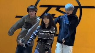 Aku di sini juga untuk OMG~ Aku sangat bingung