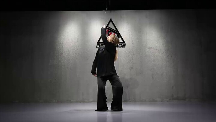 Suspended Drowning / Lyrical choreography to create a full atmosphere