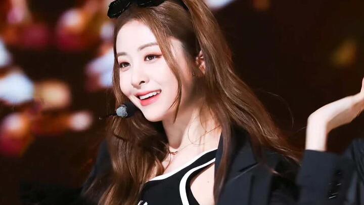LE SSERAFIM Heo Yoon-jin "FEARLESS" vertical version 220529 Inkigayo