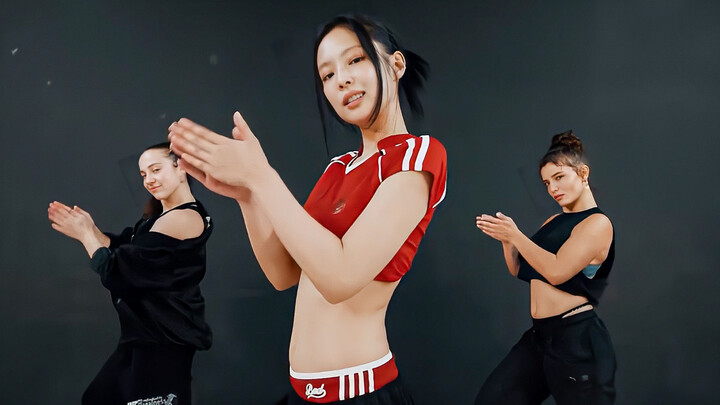 JENNIE's new song "Mantra" dance practice room revealed