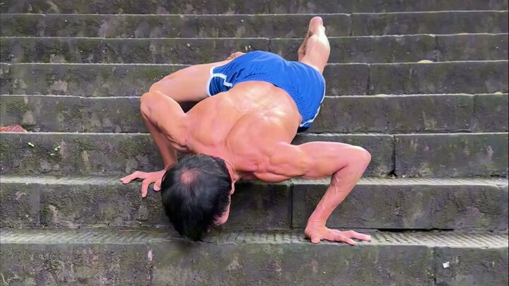 Usia 71 tahun memang usia yang pas untuk mendaki gunung