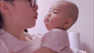 当人类幼崽发现你在偷吃东西时