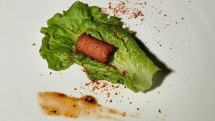 محاولة طهي طبق جاد: "سجق النشا"