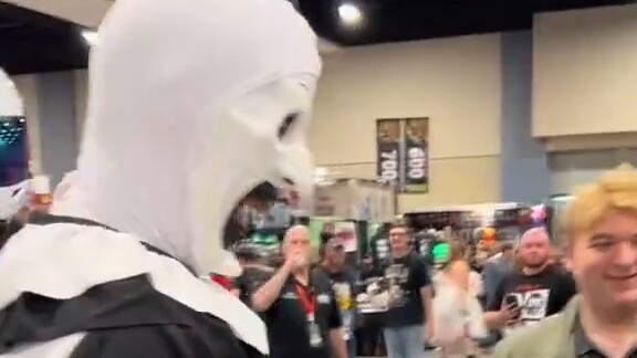Horror icon himself, Art the Clown, interacts live