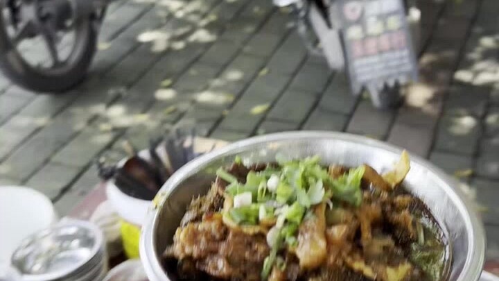 Cơm bò Trùng Khánh giá 18 tệ một người, ăn thoải mái; mức giá này thật sự khiến người ta xúc động. #