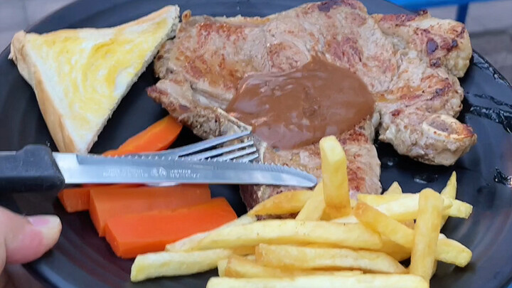 Thai Street Food: Anything Goes at the Hawker Stalls — A Down-to-Earth Luxurious Dinner: Real T-Bone