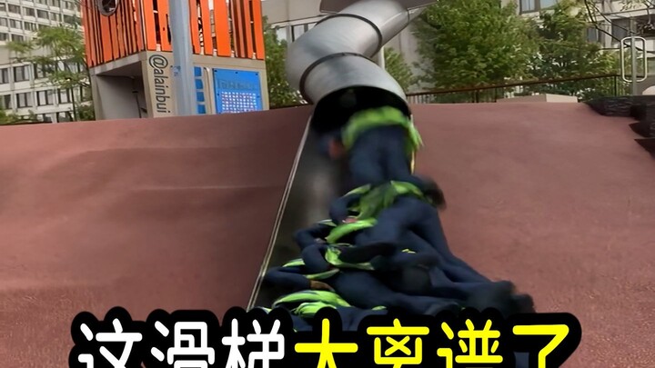 An American police officer slipped—this slide went viral!