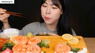 ASMR MUKBANG  mì cá hồi sống phổ biến ở Hàn Quốc !! sashimi cá hồi ăn âm thanh 4