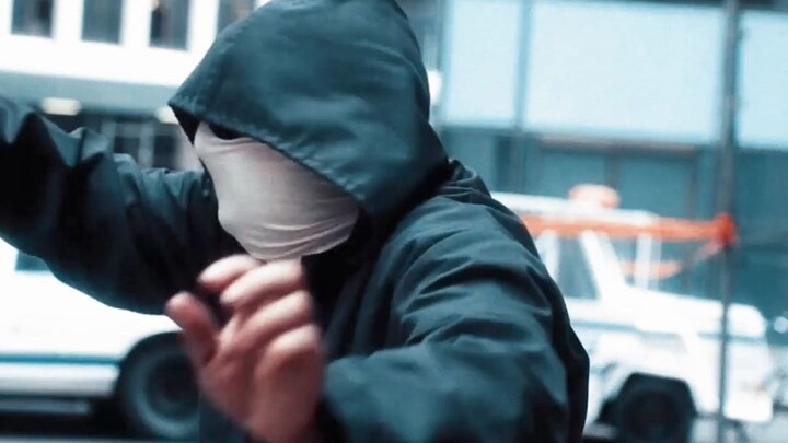 عصابة من اللصوص تخرج عن القواعد: نجحت في سرقة البنك دون إطلاق رصاصة واحدة!