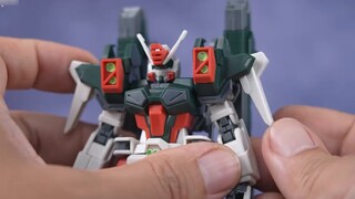 Hold the small gun in your hand and carry the big gun on your shoulder! Bandai HGCE Thunderbolt Gund