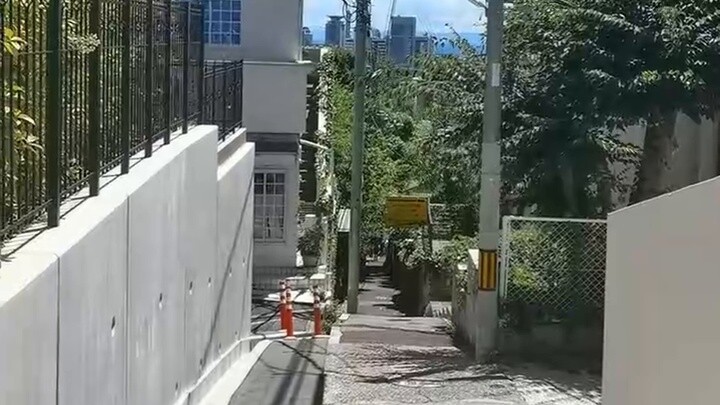 How long does it take to get from Matou Sakura to Tohsaka Rin's house?