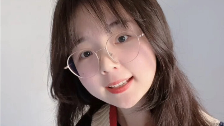 Even 1-year-olds love watching my videos (●'◡'●)